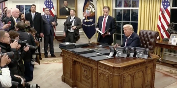 도널드 트럼프 대통령, 미 의사당 습격에 연루된 사람들 사면